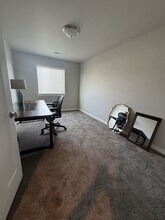 1722 NE 8th St in Hermiston, OR - Building Photo - Building Photo