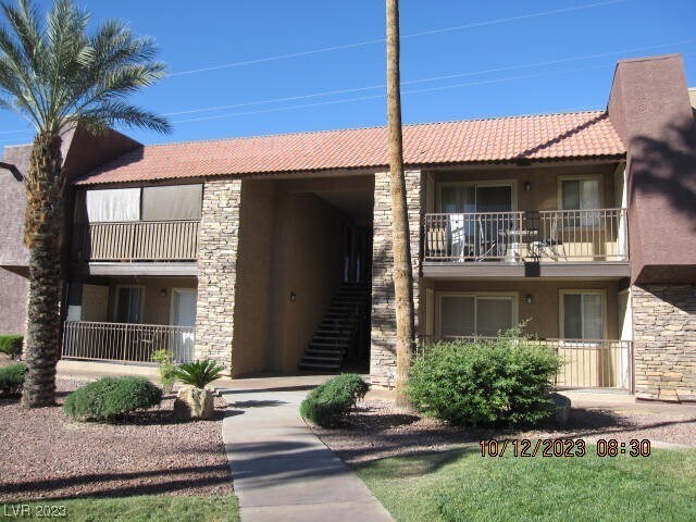 5116 River Glen Dr, Unit 225 in Las Vegas, NV - Building Photo