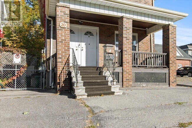 20 Colborne St W in Oshawa, ON - Building Photo - Building Photo