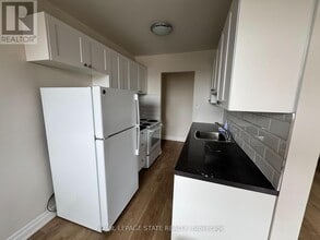 105 Tia Dr in Hamilton, ON - Building Photo - Building Photo