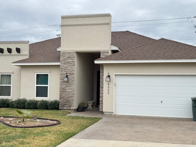 6002 Amir Dr in Laredo, TX - Building Photo - Building Photo
