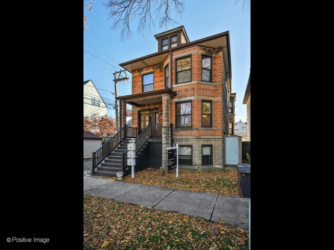 2415 W Warner Ave in Chicago, IL - Building Photo - Building Photo