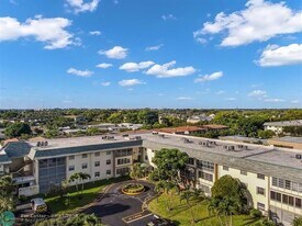 4990 E Sabal Palm Blvd in Tamarac, FL - Building Photo