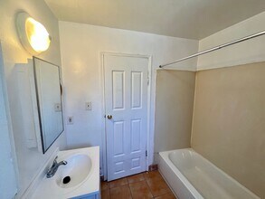 151 Catron Dr in Oakland, CA - Building Photo - Building Photo