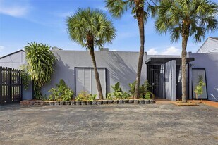 16380 Briar Patch Pl in Miami Lakes, FL - Building Photo