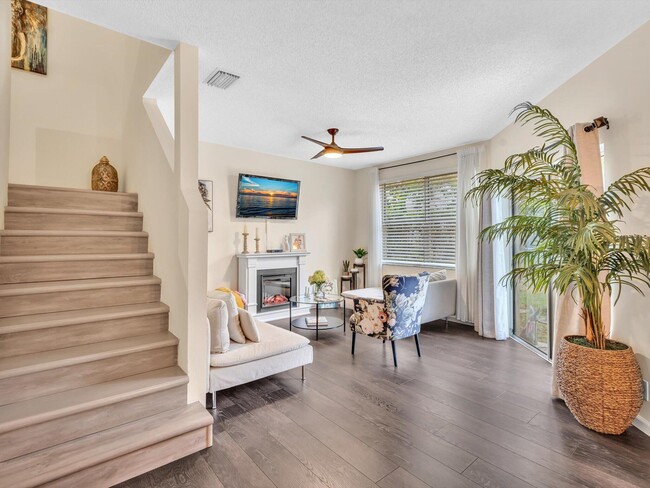 property at 20930 Vía Azalea