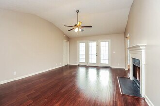 3708 Seasons Dr in Nashville, TN - Foto de edificio - Building Photo