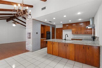 8102 Red Willow Dr in Austin, TX - Building Photo - Building Photo