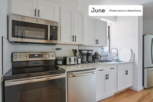 Room in Shared 8.0 bed/3.5 bath home in Brooklyn, NY - Building Photo