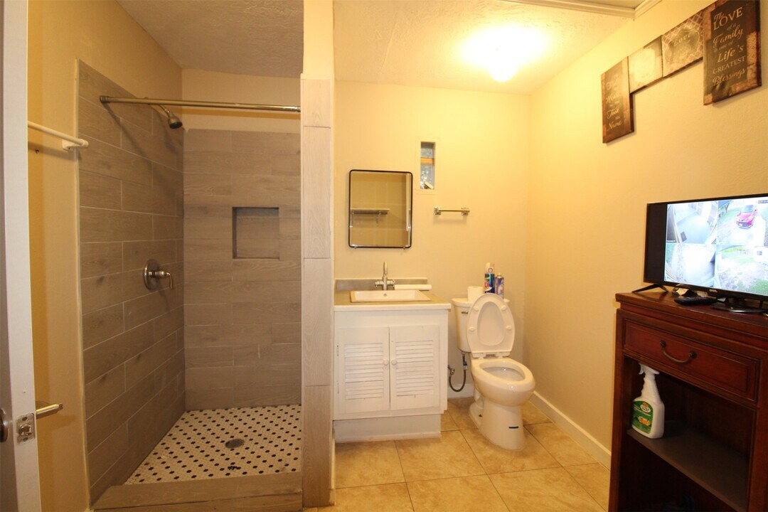 6631 Castlebay Dr in Houston, TX - Building Photo