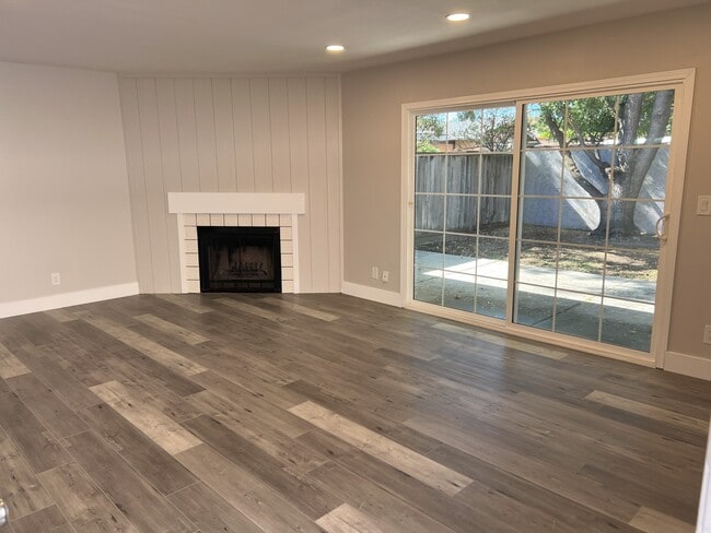 property at 5177 Oxbow Ct