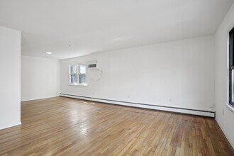 342 Ogden Ave. in Jersey City, NJ - Building Photo - Building Photo