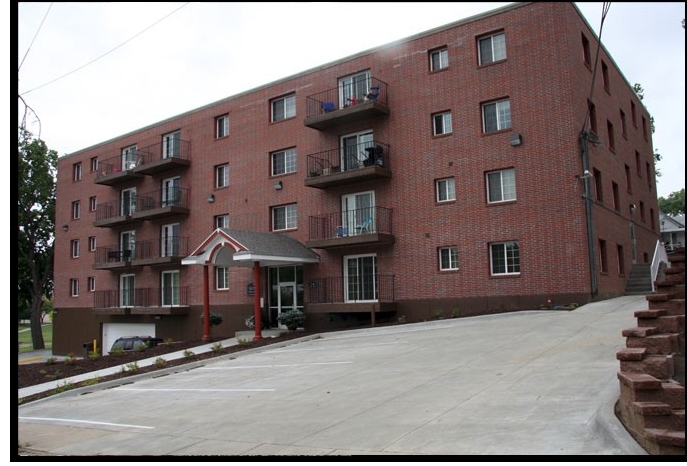 The Park Terrace in Omaha, NE - Building Photo