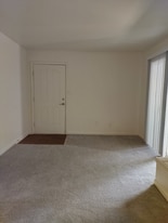 600 Reusens Rd, Unit N150 in Lynchburg, VA - Building Photo