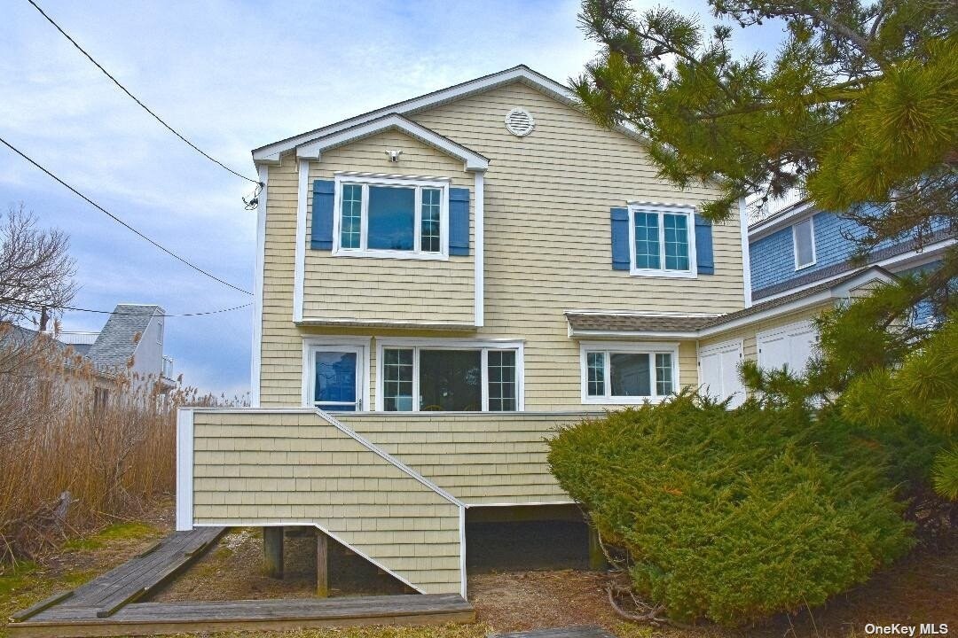 20 Dune Ln in Westhampton Beach, NY - Foto de edificio