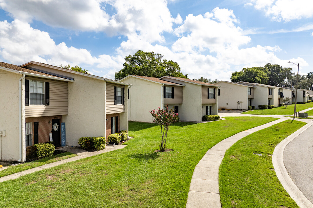 Valley View Town & Garden Homes in Seffner, FL - Building Photo