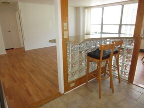 3550 N Lake Shore Dr, Unit 2724 in Chicago, IL - Building Photo - Building Photo