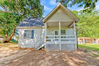 156 CR 4430 in Spurger, TX - Building Photo - Building Photo