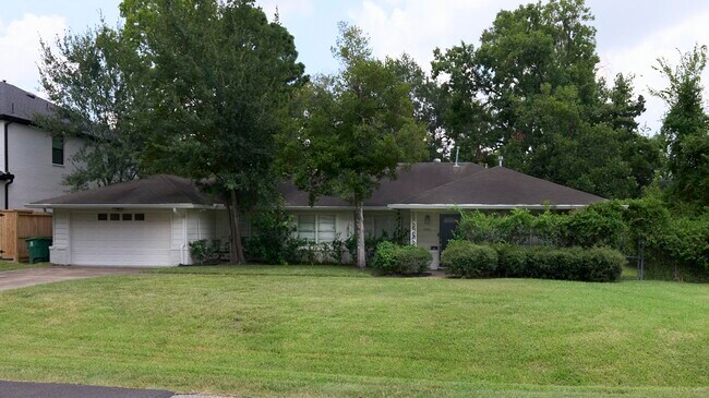 9326 Willowview Ln in Houston, TX - Building Photo - Building Photo
