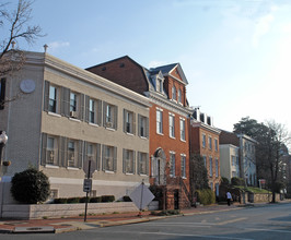 3249 N St NW in Washington, DC - Foto de edificio - Building Photo