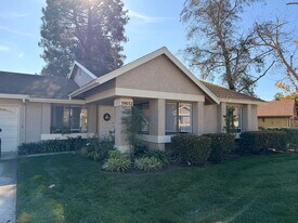 39032 Village 39 in Camarillo, CA - Building Photo