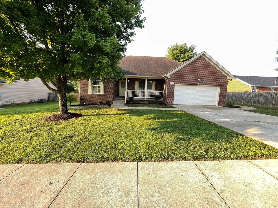 401 Warriors Way in Shelbyville, KY - Foto de edificio