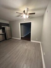 1332 W Touhy Ave in Chicago, IL - Building Photo - Building Photo