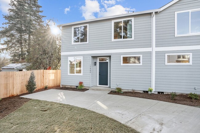 15880 SE Washington Ct in Portland, OR - Foto de edificio - Building Photo