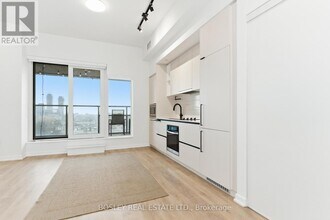 10 Graphophone Grv in Toronto, ON - Building Photo - Building Photo