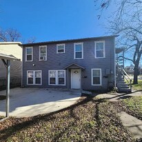 303 W Decatur St, Unit A in Ennis, TX - Building Photo