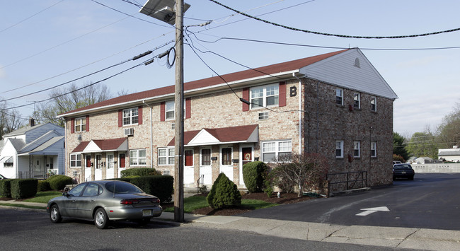 200 W Main St in Maple Shade, NJ - Building Photo - Building Photo