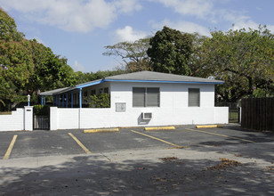 1005-1015 NE 127th St in Miami, FL - Foto de edificio - Building Photo