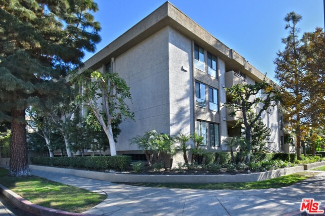 11640 Woodbridge St in Los Angeles, CA - Building Photo - Building Photo