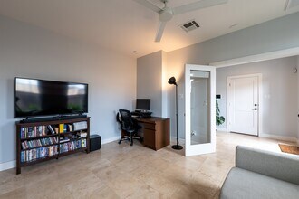 1318 Reinerman St in Houston, TX - Building Photo - Building Photo