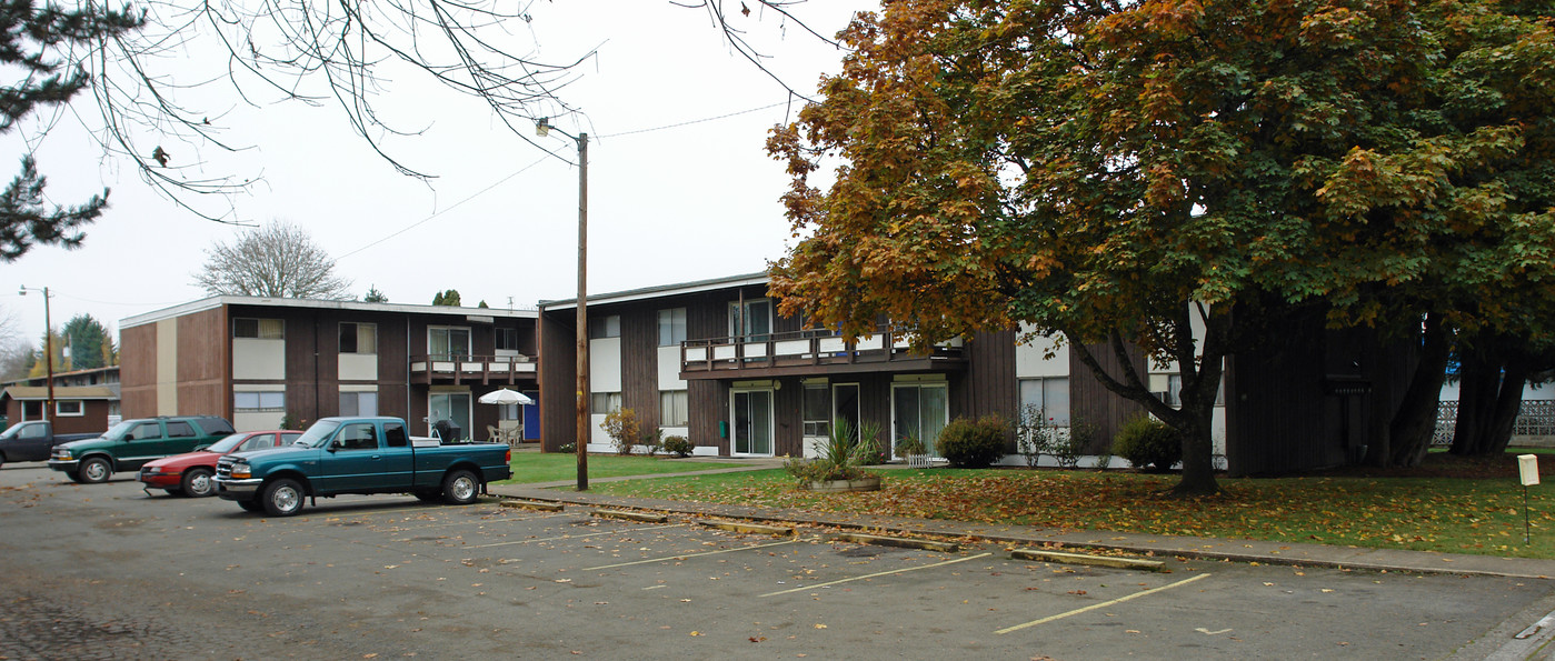 941 8th St in Cottage Grove, OR - Building Photo