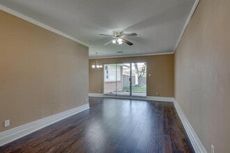 3719 Crestpark Dr in Farmers Branch, TX - Building Photo - Building Photo