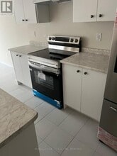 73 Keelson St in Welland, ON - Building Photo - Building Photo