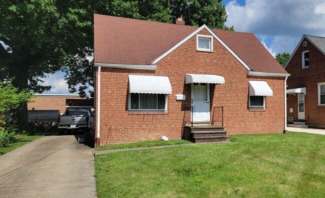 1535 Parker Dr in Mayfield Heights, OH - Building Photo - Building Photo
