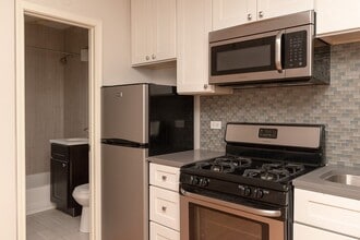 2832 W Palmer St, Unit J04P in Chicago, IL - Building Photo - Building Photo