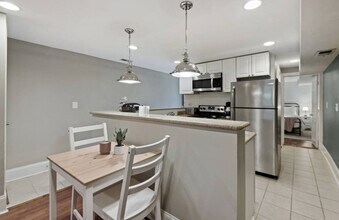 441 12th St NE, Unit A in Washington, DC - Foto de edificio - Building Photo