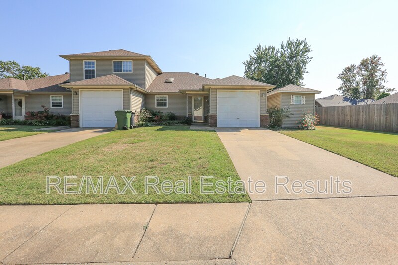 3704 W Cedar St in Rogers, AR - Building Photo