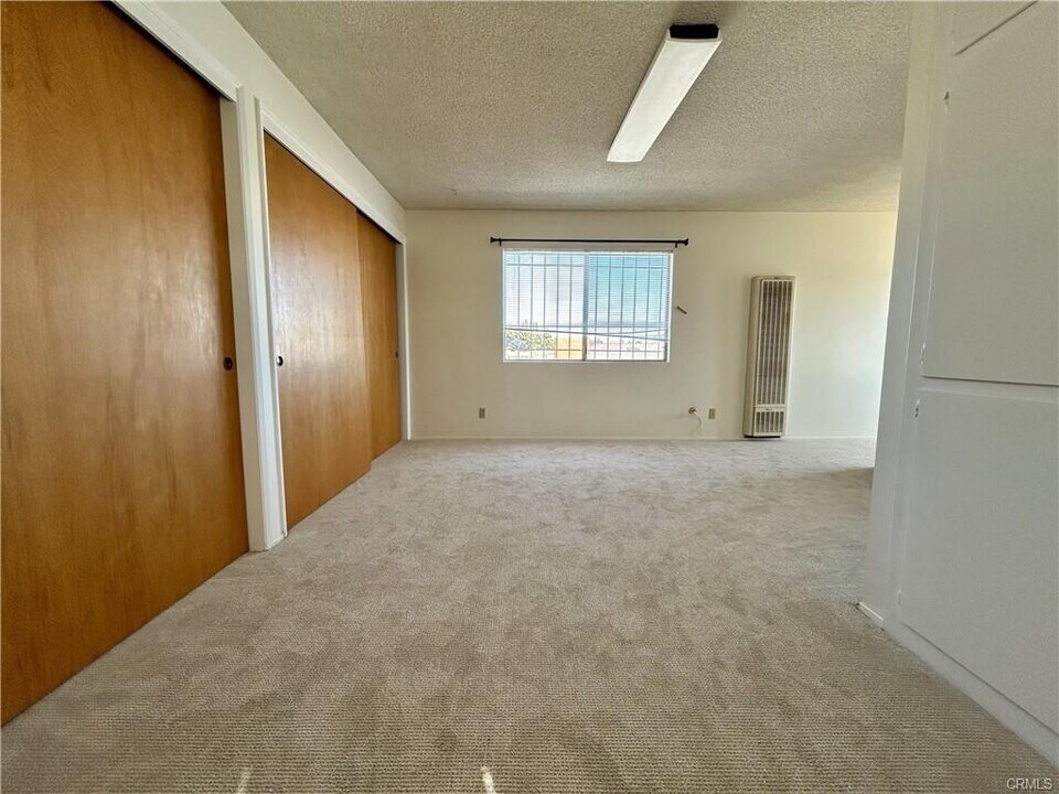 1555 180th St in Gardena, CA - Building Photo