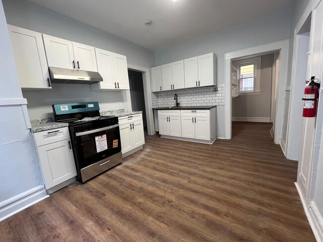 55 Schley St, Unit Apt #1 in Newark, NJ - Building Photo - Building Photo