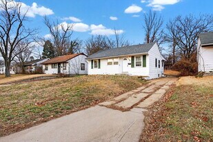 129 Cameron Rd in St. Louis, MO - Building Photo