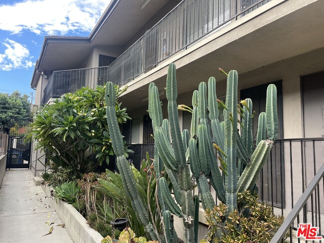 property at 1247 N Virgil Ave