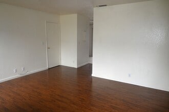 8272 Center Pkwy in Sacramento, CA - Building Photo - Building Photo