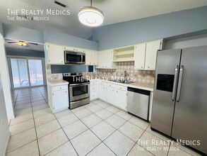 240 Canterbury Ct in Kissimmee, FL - Building Photo - Building Photo