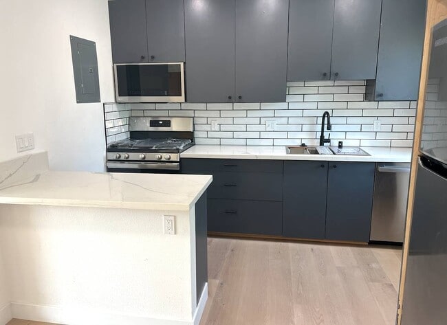 2714 Queen St, Unit 4