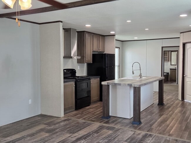 200 Raider Ln in Lumberton, TX - Building Photo - Building Photo