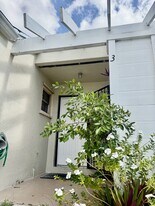 807 NE 214th Ln in Miami, FL - Building Photo